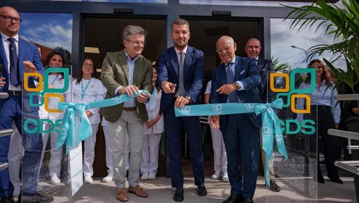 Le opposizioni contro Balleari: “La sanità pubblica affonda, lui inaugura cliniche private”