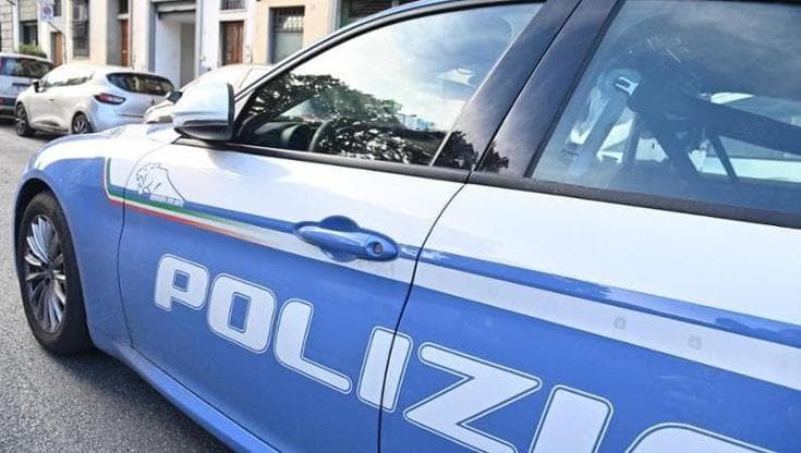 Turisti e passanti rapinati, fermati tre giovanissimi. Individuati dalle telecamere sui bus