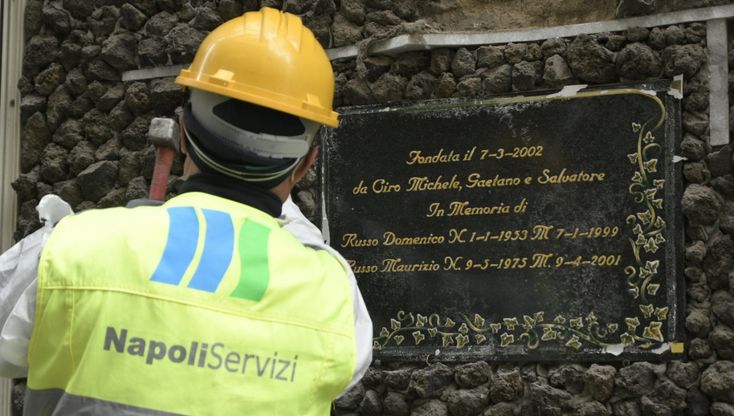 Napoli, rimosso ai Quartieri l'altarino dedicato al capoclan