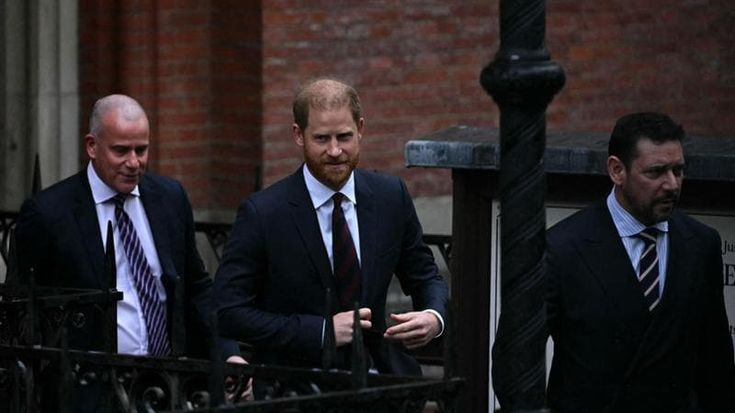 Processo contro i tabloid, Harry si commuove difendendo Meghan