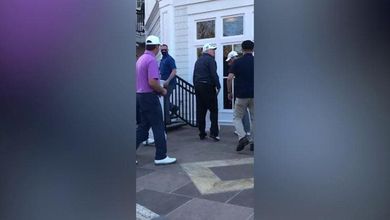 Joe Biden presidente, Trump riceve la notizia nel campo da golf e non ci sta: "Vinceremo"
