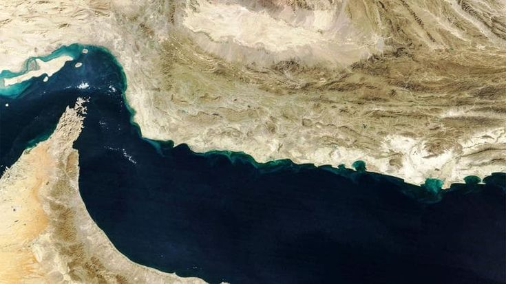 Codici segreti e pedaggi in yuan: come funziona il "casello" iraniano a Hormuz