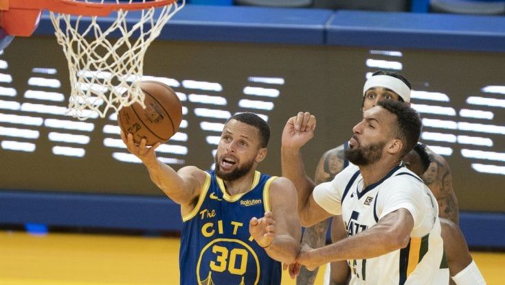 Basket, Nba: Curry stende Utah. E Westbrook riscrive la storia