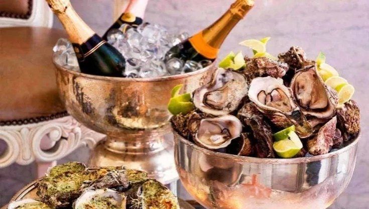 San Valentino e l'erotismo della tavola: dalle ostriche alla cannella, il desiderio è servito