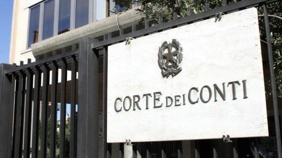 Rimborsi ai consiglieri della Regione Campania: "No a pranzi ingiustificati"