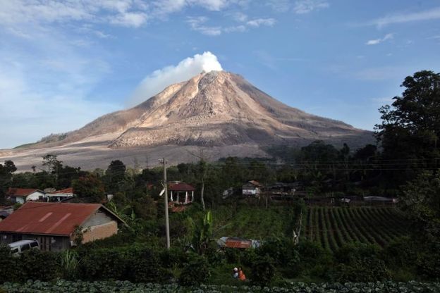 Indonesia: il vulcano Sinabung fa paura, 3000 evacuati