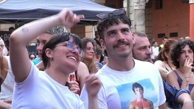 Bologna, la piazza ritrovata dei giovani lettori di Repubblica. "Qui ci sentiamo comunità"