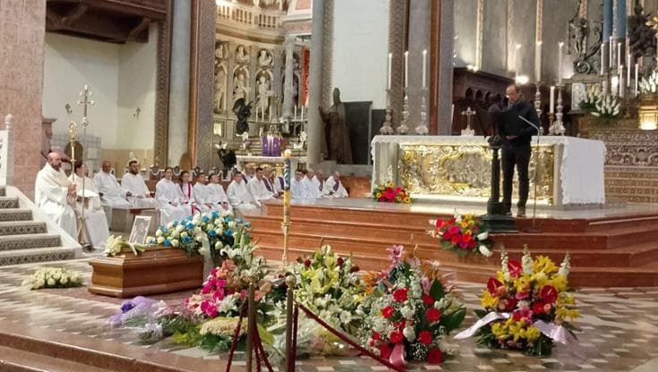 Messina saluta Daniela, l’accusa della figlia: “Istituzioni immobili”