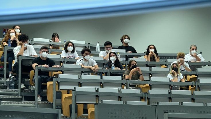 Test di Medicina tra proteste e polemiche, il rettore Midiri: "Numero chiuso da rivedere"
