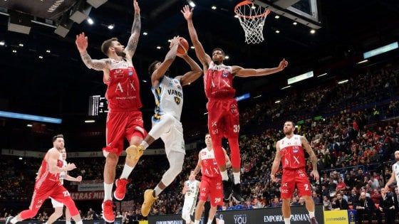 Basket, serie A: Milano piega Cremona in extremis, Venezia travolge Avellino