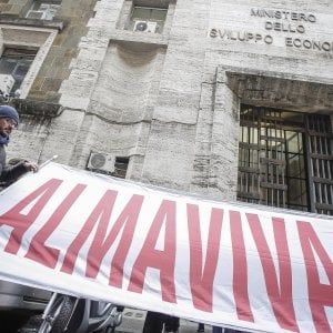 Almaviva: Calenda rilancia, e stavolta è sì di sindacati e azienda