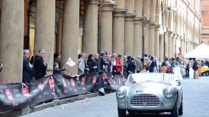 Come ai vecchi tempi: la Mille Miglia torna a Bologna