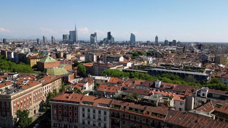 Tassa di soggiorno, maxi rincari in arrivo nel 2026. Anche a Milano si raggiungono i 10 euro
