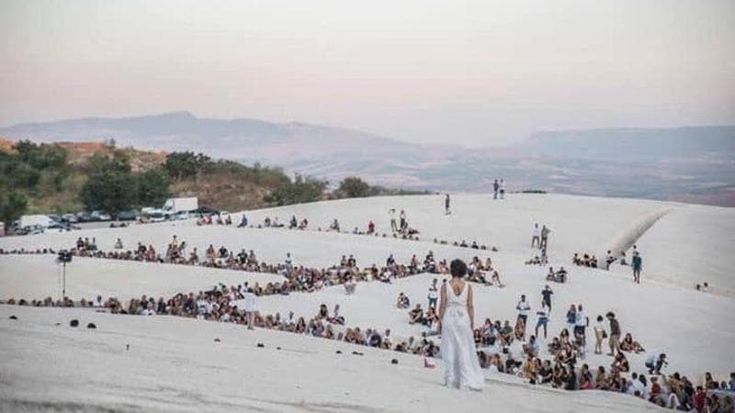 Le cancellature di Emilio Isgrò nel cielo di Gibellina: “Ecco la mia nuova Orestea”