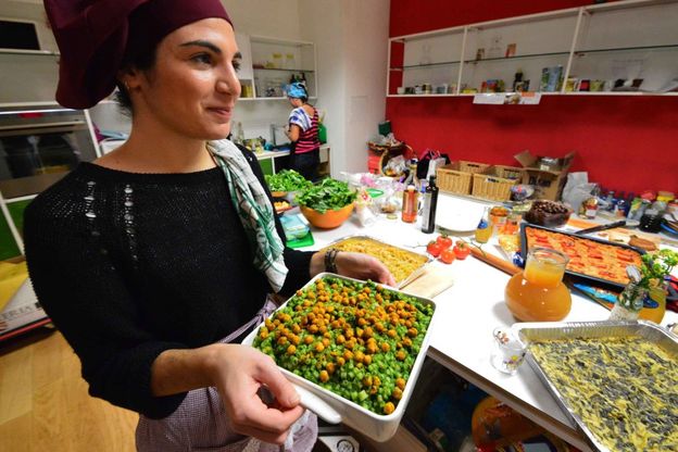 In cucina con i cibi scaduti,<br />'aperitivo anomalo' contro lo spreco