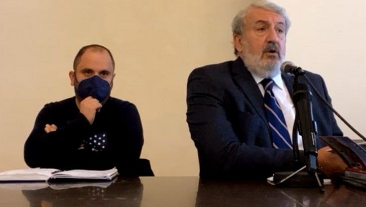 Nardò, il sindaco di estrema destra Mellone si dichiara antifascista: la richiesta di Emiliano per l'alleanza "oltre le ideologie" 