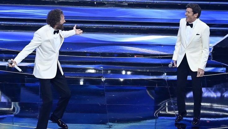 Morandi e Jovanotti, l'Ariston impazzisce