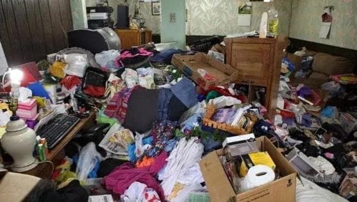 Accumulatori di oggetti, c’è una task force per aiutarli: “In casa rischiano la vita”
