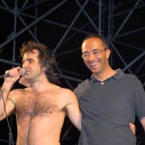 Don Gianni Citro, il prete amico delle star: difende Achille Lauro e “bacchetta” i sacerdoti contro Benigni