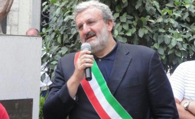 Emiliano a de Magistris:<br />"Da solo non hai futuro"