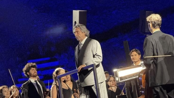 Muti ipnotizza Pompei con il suo Bolero, ovazione per il maestro e i suoi giovani musicisti
