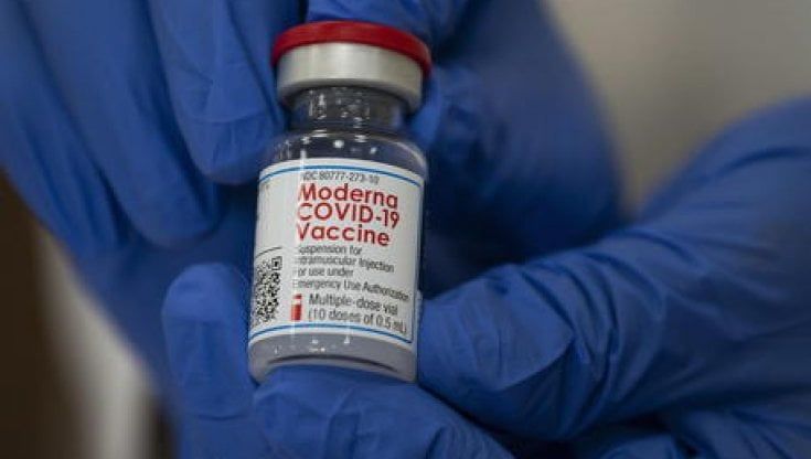 Vaccino Moderna, gli anticorpi ci sono per (almeno) sei mesi