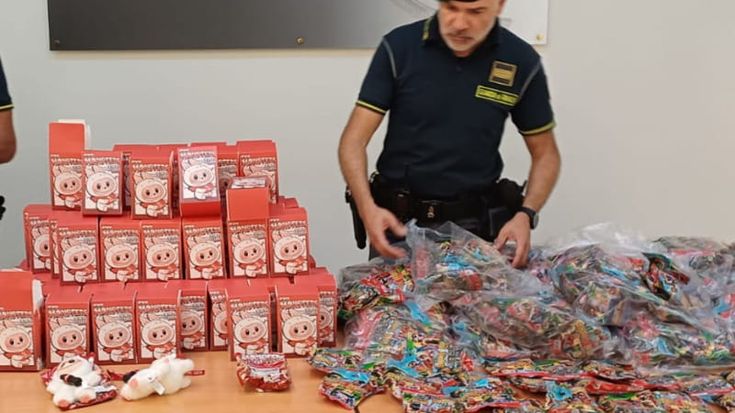 Labubu, Pokémon e Stitch contraffatti: blitz natalizio della Finanza, sequestrati 4 mila giocattoli