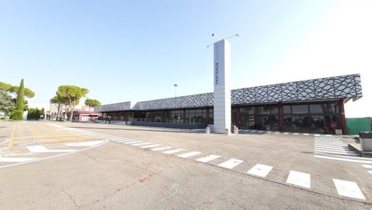 Aeroporti, si torna a volare da Forlì. La Regione conferma i dodici milioni per lo scalo di Parma