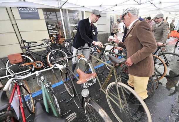 Biciclette e abiti d'epoca: tutti in sella con la "Tweed Ride"