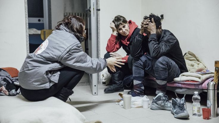 Alla frontiera di Bardonecchia fra i migranti che accusano la Francia: “Qui i gendarmi ci respingono ”
