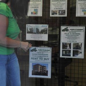 Mercato immobiliare, crollo delle compravendite a marzo