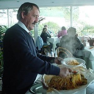 Mezzo secolo di spaghetti al cartoccio: un evento per celebrare il piatto tipico della costiera amalfitana