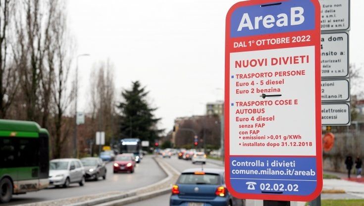 Auto scese del 4 per cento in un anno per effetto di Area B: con la fine delle deroghe caleranno ancora