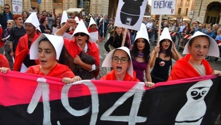 Arrivano i fondi pro vita: 400 mila euro alle donne contro l’aborto