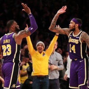 Basket, Nba: LeBron rialza i Lakers, Wade stende i Warriors sulla sirena