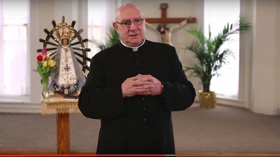 Abusò dei seminaristi, don Carlos si nasconde in una chiesa di Genova