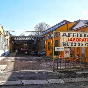 Milano, operaio precipita da un'impalcatura e muore poco dopo il ricovero in ospedale