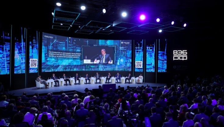 Italiani e francesi al forum di Putin: le sanzioni non fermano gli affari