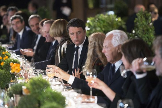 Milano, dalla Versace alla Wintour: il mondo della moda a pranzo con Renzi