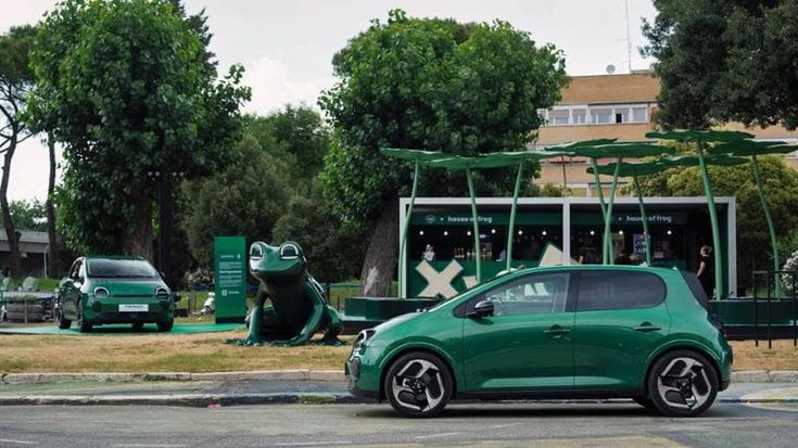 Il ritorno di un’icona: Renault Twingo E-Tech Electric accende l'estate romana con House of Frog