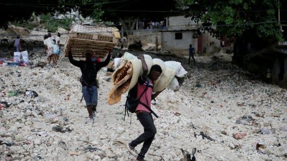 La tempesta Laura provoca 21 morti a Haiti e si dirige verso Texas e Louisiana: 500 mila evacuati