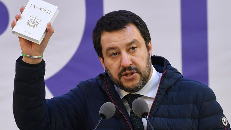 Il Vangelo, i simboli e la radicalità di Salvini