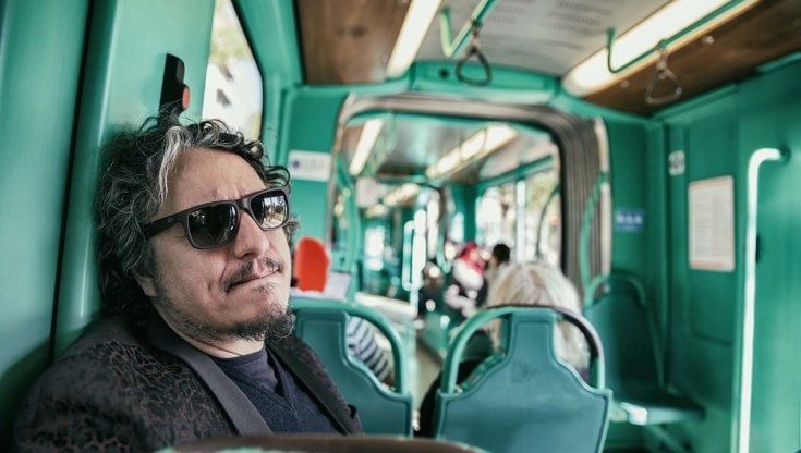 Milano corre, ma dove va? Con Blues in Mi Folco Orselli esplora le energie vive delle periferie