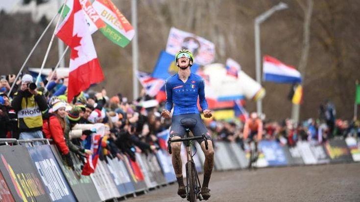 Stefano Viezzi, impresa a Tabor: suo il mondiale di ciclocross juniores. Van der Poel domina tra gli elite
