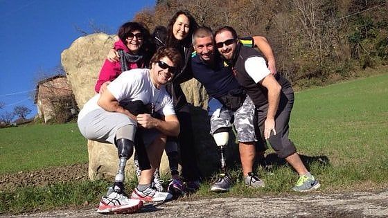 Gambe in spalla, protesi pure: piccoli Zanardi crescono a Bologna