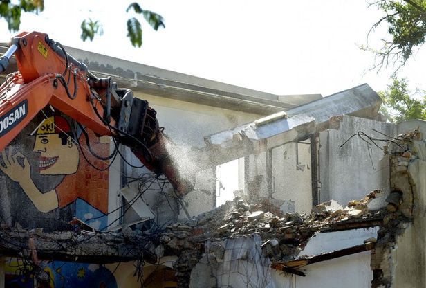 Villa Ghidini addio, demolito lo storico edificio nel quartiere Montanara - Foto 