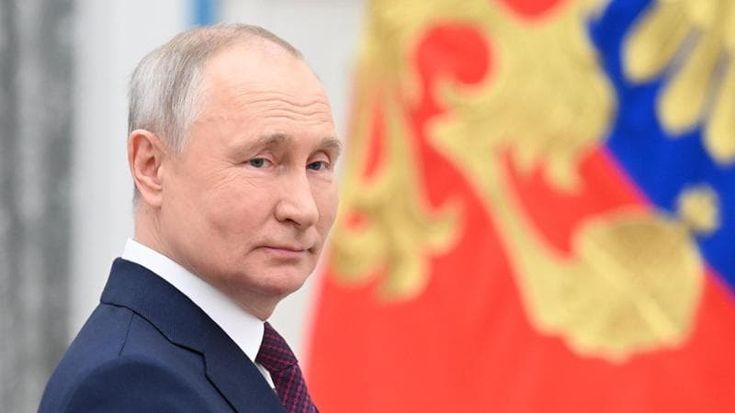 Macron, Putin e la lingua della forza. Garrone, l’Oscar e l’arbitro cornuto