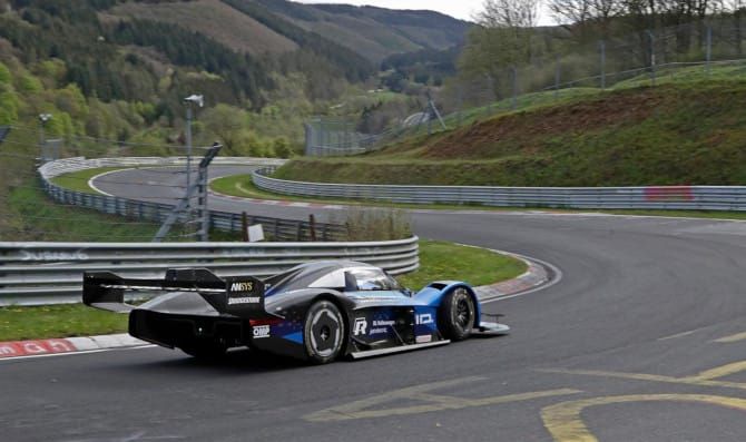 La Volkswagen ID. R chiude i primi test al Nürburgring
