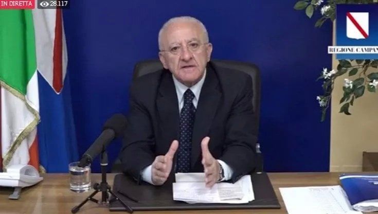 Napoli,  De Luca: "La regione sta tenendo e per l'inizio dell'autunno tutti i campani saranno vaccinati"