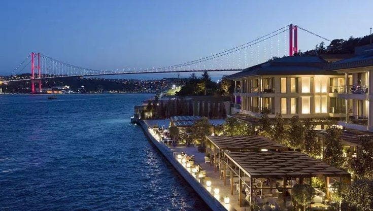 Meze al formaggio, frittate e caffè turco: per colazione la meta è Istanbul